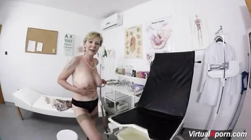 Diese alte Dame gibt ihrem Gynäkologen am Ende einen Handjob.