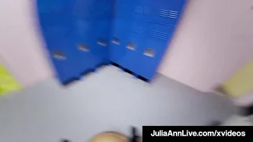 Julia Ann wird beim Ficken in der Umkleidekabine gefilmt