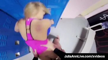 Julia Ann wird beim Ficken in der Umkleidekabine gefilmt