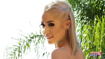 Spaccare il culo della bionda Goldie Glock con piacere, che anale!