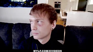 Parece que o pau do seu enteado jovem a excita.