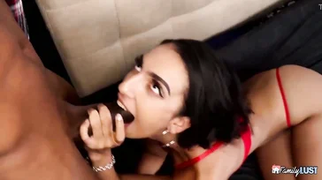 Angelica Cruz, la prima volta che viene scopata da un uomo di colore..