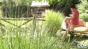 Amber Jayne ist geil, wenn ihre Muschi geleckt wird.