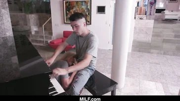 Garoto, pare de tocar piano, você não vê que ele quer que você me foda?