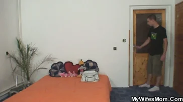 Mon jeune petit-fils a une bite qui me rend fou.