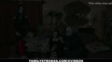 A versão pornô de The Addams Family XXX é tremenda