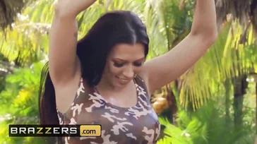 Milf Rachel Starr wordt geneukt door grote J-Mac