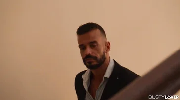 El chico de la inmobiliaria alucina con los melones de Tigerr Benson
