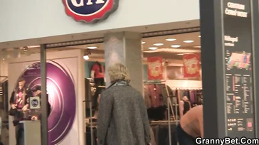 Wie einfach es ist, mit einer geschiedenen Frau zu flirten, sie sind begierig...