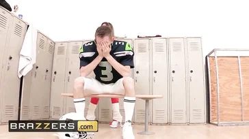 De cheerleaders weten hoe ze deze speler moeten aanmoedigen.