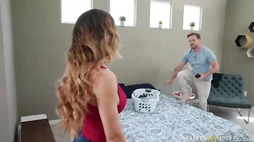 Mrs. Cherie Deville wird sehr heiß von ihrem Sohn gefickt.