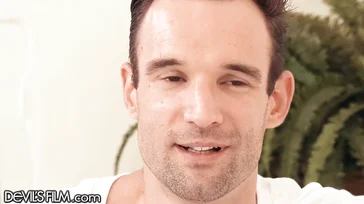 Avi Love macht sich an den Schwanz ihres Nachbarn ran, was für ein schamloses Mädchen!