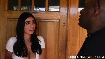 Dois rappers fodem essa morena em um ménage à trois