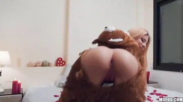 Deixei o amigo do meu filho colocar na minha bunda.