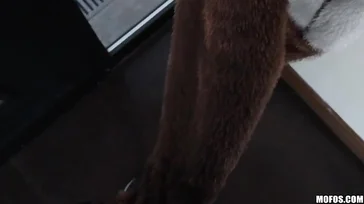 Deixei o amigo do meu filho colocar na minha bunda.