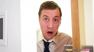 Ich habe meine geile Schwägerin dabei erwischt, wie sie sich schön hart fingerte.