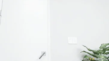 O chefe faz sexo muito sujo com duas estagiárias.