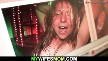 Será cerdo mi hijo, que me da su polla para que se la chupe..