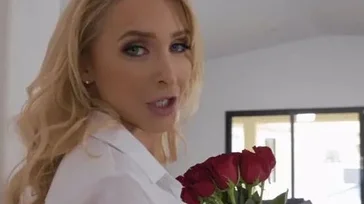 Me regala un ramo de rosas y yo le regalo una tarde de sexo..