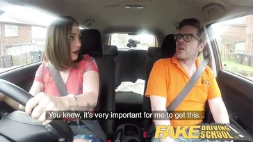 La española Betty Foxxx, así es como se saca el carné de conducir