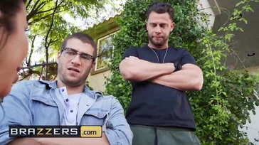 Ecco cosa piace ad Alexis Fawx: avere due cazzi tutti per sé.