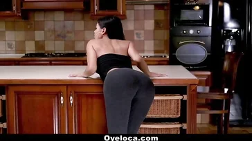 Diese Latina namens Canela Skin ist immer bereit