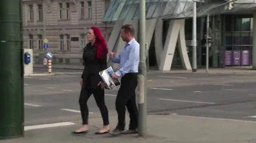Brutal der Dreier, der mit diesen beiden vollbusigen Frauen stattfindet