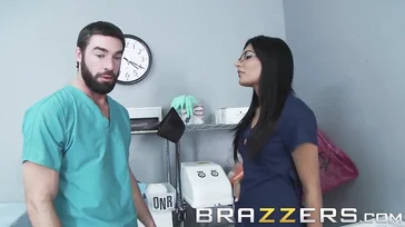 Der Arzt kennt beim Ficken dieser Patientin keine Gnade.