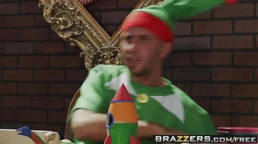 Las tres zorras quedan encantadas con el rabo de Keiran Lee