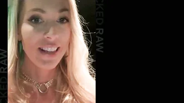 Una bionda molto eccitata che si gode un bel cazzo nero