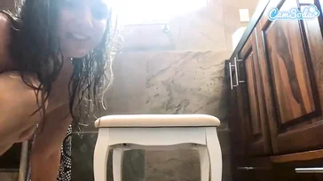 Tori Black und ihre Sucht, vor der Webcam schmutzig zu sein.