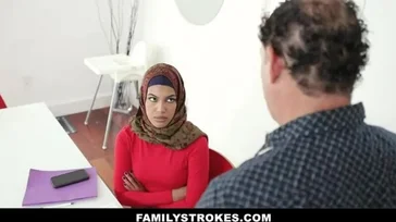 Sie ist Araberin, aber Sie können sich nicht vorstellen, wie sehr sie Schwänze mag.