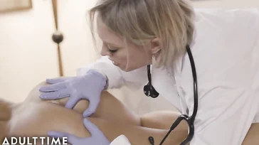 O paciente é transexual, o médico quer brincar um pouco.