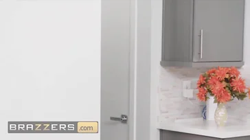 É normal que ele esteja morrendo de vontade de foder Nicolette Shea
