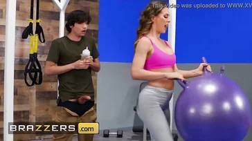 Wir wissen bereits, warum Cherie Deville ins Fitnessstudio kommt, puh!