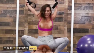 Wir wissen bereits, warum Cherie Deville ins Fitnessstudio kommt, puh!