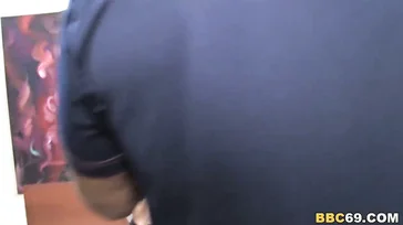 Hübsche Molly Rae, zwei schöne schwarze Schwänze für dich..