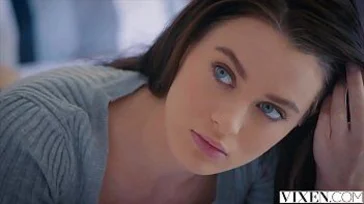 A linda Lana Rhoades faz sexo com seu chefe.