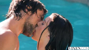 A linda Lana Rhoades faz sexo com seu chefe.