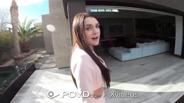 Esta mujer me enseña el piso y me pide que la folle..