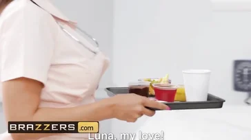As médicas estão brigando pelo pau desse paciente.