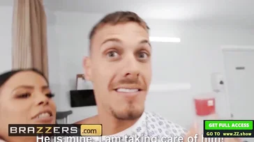 As médicas estão brigando pelo pau desse paciente.