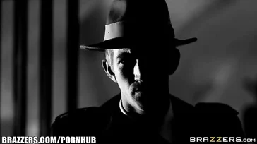 Joder con el inspector, se la mete hasta el fondo a Anna Polina
