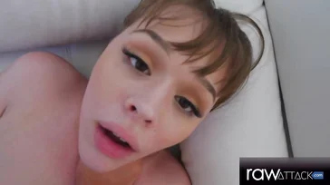 Se folla a la vecina que tiene todo el coño peludo..