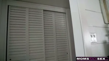Mamá te dije que la polla de mi novio te iba a encantar..