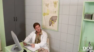 Entre dos se follan a esta enfermera tan zorra, uuuf!