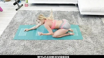 La clase de yoga con Katie Morgan termina en follada