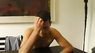 Cette prostituée hollandaise se fait baiser le cul, beurk !