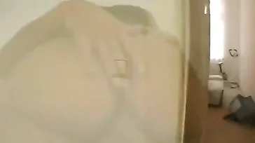 Cette prostituée hollandaise se fait baiser le cul, beurk !