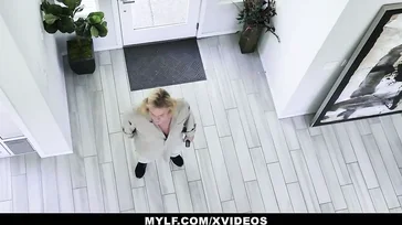 Katie Morgan aspetta che suo marito la scopi duramente..